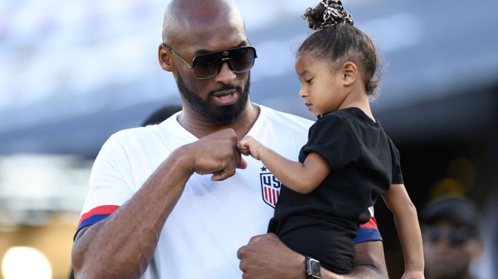 CALIFORNIA , UNITED STATES - 3 August 2019; Retired NBA star Kobe Bryant and daughter Bianka Bella prior to the Women's International Friendly match between USA and Republic of Ireland at Rose Bowl in Pasadena, California, USA. (Photo By Cody Glenn/Sportsfile via Getty Images)