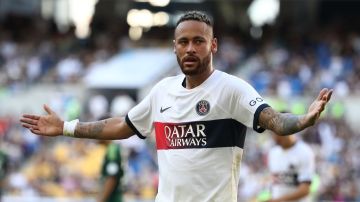BUSAN, SOUTH KOREA - AUGUST 03: Neymar Jr of Paris Saint-Germain celebrates with after scoring the team's second goal during the preseason friendly between Jeonbuk Hyundai Motors and Paris Saint-Germain at Busan Asiad Stadium on August 03, 2023 in Busan, South Korea. (Photo by Chung Sung-Jun/Paris Saint-Germain Football/PSG via Getty Images)