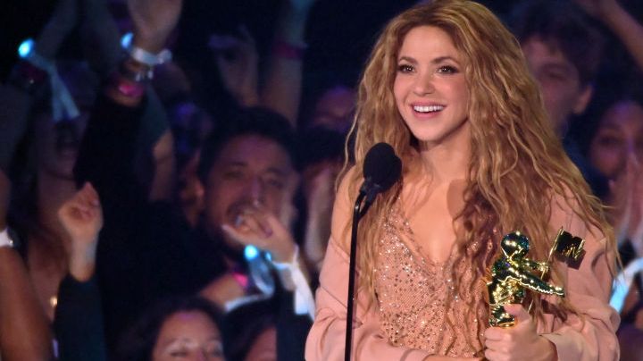 NEWARK, NEW JERSEY - SEPTEMBER 12: Shakira accepts the Michael Jackson Video Vanguard Award onstage during the 2023 MTV Video Music Awards at Prudential Center on September 12, 2023 in Newark, New Jersey. (Photo by Noam Galai/Getty Images for MTV)