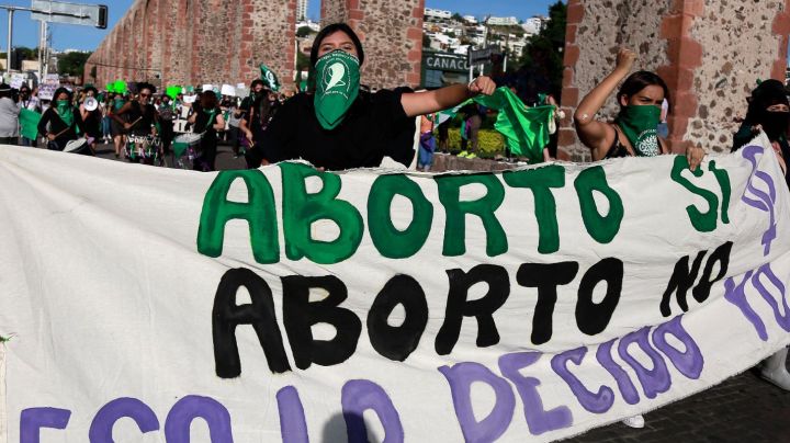 QUERETARO, MEXICO - SEPTEMBER 28: Demonstrators hold a banner during a march for abortion on September 28, 2020 in Queretaro, Mexico. (Photo by Cesar Gomez/Jam Media/Getty Images)