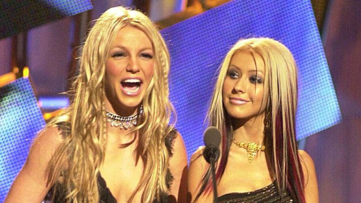 Britney Spears and Christina Aguilera during MTV VMA 2000 Stage at Radio City Music Hall in New York City, New York, United States. (Photo by Jeff Kravitz/FilmMagic, Inc)