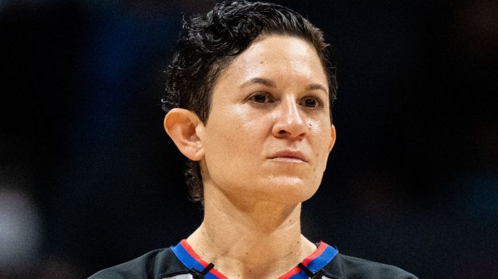 CHARLOTTE, NORTH CAROLINA - OCTOBER 13: Referee Che Flores #91 looks on during the game between the Charlotte Hornets and the Dallas Mavericks at Spectrum Center on October 13, 2021 in Charlotte, North Carolina. NOTE TO USER: User expressly acknowledges and agrees that, by downloading and or using this photograph, User is consenting to the terms and conditions of the Getty Images License Agreement. (Photo by Jacob Kupferman/Getty Images)