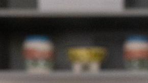 Francia Raísa holding La Victoria salsa