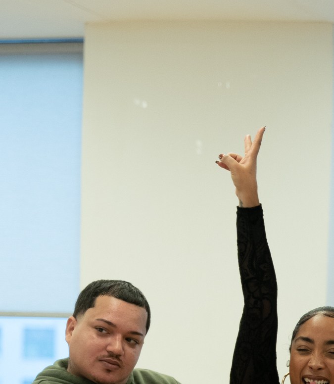 Leiomy Maldonado with students