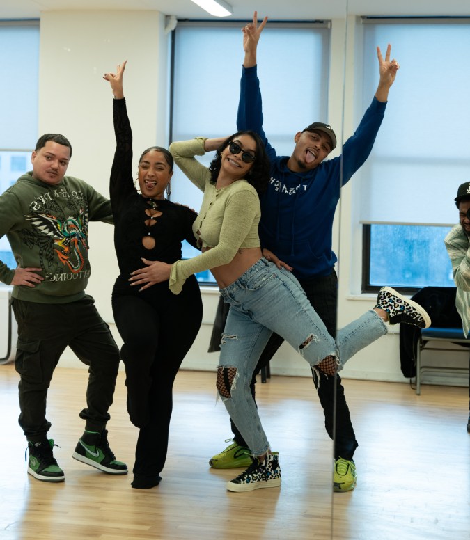 Leiomy Maldonado with students
