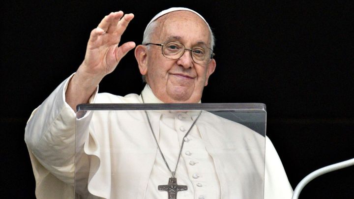 VATICAN CITY, VATICAN - NOVEMBER 01: (EDITOR NOTE: STRICTLY EDITORIAL USE ONLY - NO MERCHANDISING). Pope Francis greets pilgrims and visitors during the recitation of the midday Angelus prayer at St. Peter's Square on the Solemnity of All Saints on November 01, 2023 in Vatican City, Vatican. As war continues to rage in Gaza, Ukraine, and elsewhere, Pope Francis said he will celebrate Mass at the graves of Commonwealth soldiers in Rome. (Photo by Vatican Media via Vatican Pool/Getty Images)