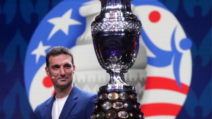 MIAMI, FLORIDA - DECEMBER 07: Lionel Scaloni, Head Coach of Argentina, presents the Copa America trophy during the official draw of CONMEBOL Copa América 2024 at James L. Knight Center on December 07, 2023 in Miami, Florida. (Photo by Gustavo Pagano/Getty Images)