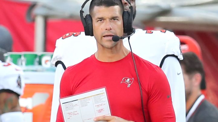 TAMPA, FL - AUGUST 11: Tampa Bay Buccaneers Offensive Coordinator Dave Canales watches the action on the field during the preseason game between the Pittsburgh Steelers and the Tampa Bay Buccaneers on August 11, 2023 at Raymond James Stadium in Tampa, Florida. (Photo by Cliff Welch/Icon Sportswire via Getty Images)
