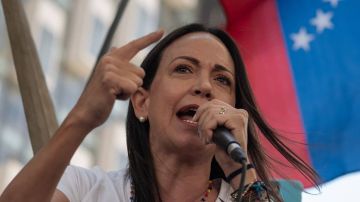 Venezuelan opposition leader María Corina Machado speaks to supporters during a demonstration on the anniversary of the 1958 uprising that overthrew a military dictatorship, at the Altamira square in Caracas on January 23, 2024. Venezuelan opposition leader Maria Corina Machado, who aspires to participate in this year's presidential elections despite being politically disqualified, denounced this Tuesday that her party headquarters appeared with graffiti alluding to a recent "anti-terrorist" slogan by President Nicolas Maduro. (Photo by Gabriela Oraa / AFP) (Photo by GABRIELA ORAA/AFP via Getty Images)