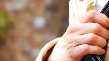 Pickpocket taking wallet