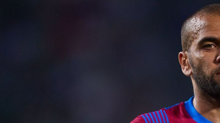 SEVILLE, SPAIN - MAY 07: Dani Alves of FC Barcelona looks on during the La Liga Santander match between Real Betis and FC Barcelona at Estadio Benito Villamarin on May 07, 2022 in Seville, Spain. (Photo by Fran Santiago/Getty Images)