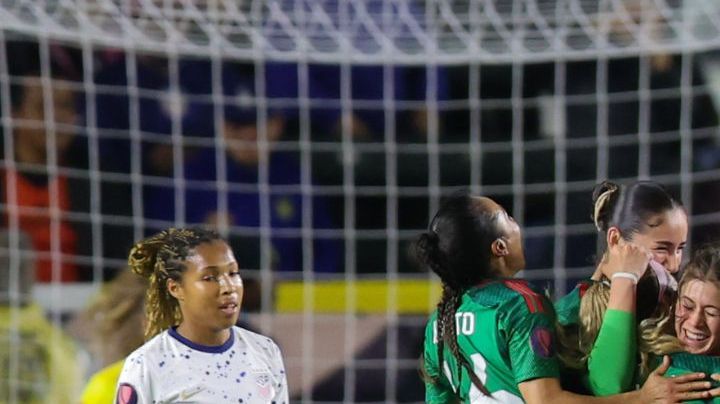 CARSON, CALIFORNIA - FEBRUARY 26: Mayra Pelayo #20 of Mexico celebrates scoring with teammates during second half stoppage time against the United States during the 2024 Concacaf W Gold Cup Group A match at Dignity Health Sports Park on February 26, 2024 in Carson, California. (Photo by Jenny Chuang/ISI Photos/USSF/Getty Images for USSF)