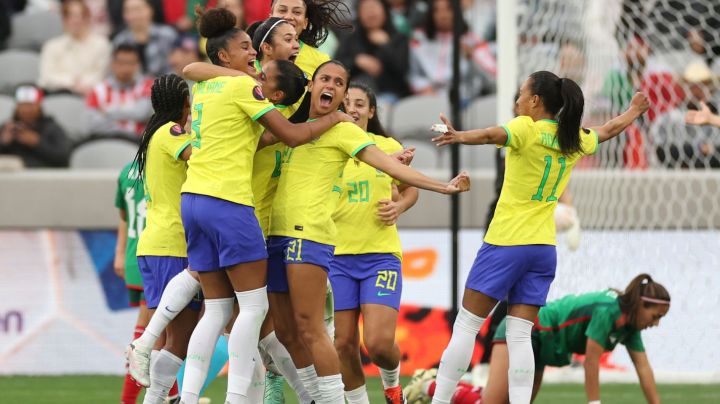 SAN DIEGO, CALIFORNIA - MARCH 06: Brazil celebrates after a goal by Antonia #2 in the first half against Mexico during the 2024 Concacaf W Gold Cup semifinals at Snapdragon Stadium on March 06, 2024 in San Diego, California. (Photo by Sean M. Haffey/Getty Images)