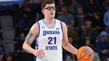 TERRE HAUTE, IN - FEBRUARY 13: Indiana State Sycamores Center Robbie Avila (21) handles the basketball at midcourt in a Missouri Valley Conference (MVC) matchup with the Illinois State Redbirds at Hulman Center in Terre Haute, Indiana. (Photo by David Allio/Icon Sportswire via Getty Images)