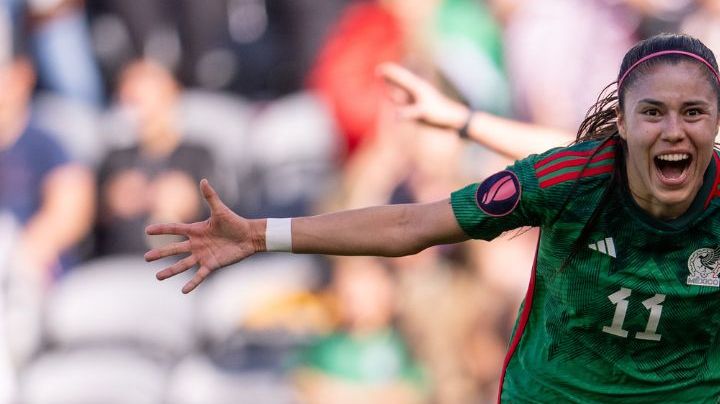 LOS ANGELES, CA - MARCH 3: Jacqueline Ovalle #11 of Mexico celebrates her goal during a 2024 Concacaf W Gold Cup quarterfinal match between Mexico and Paraguay at BMO Stadium on March 3, 2024 in Los Angeles, California. (Photo by Brad Smith/ISI Photos/Getty Images).