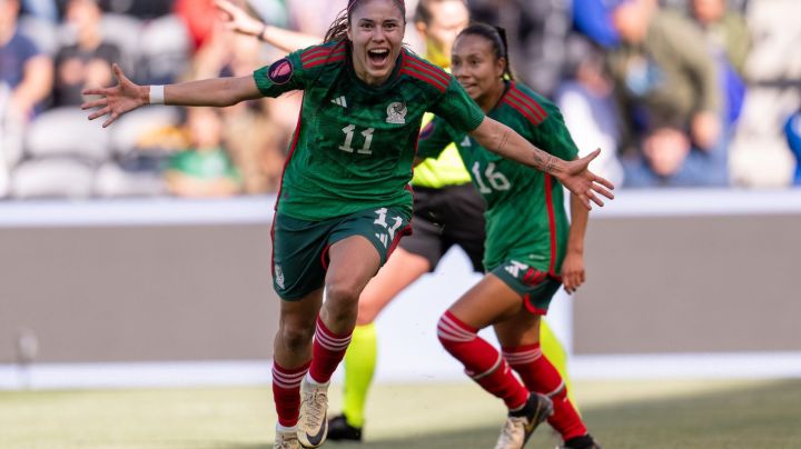 LOS ANGELES, CA - MARCH 3: Jacqueline Ovalle #11 of Mexico celebrates her goal during a 2024 Concacaf W Gold Cup quarterfinal match between Mexico and Paraguay at BMO Stadium on March 3, 2024 in Los Angeles, California. (Photo by Brad Smith/ISI Photos/Getty Images).