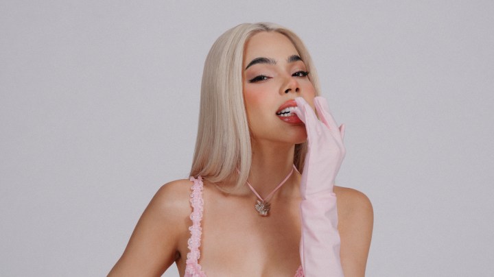 Kenia Os_'Pink Aura’