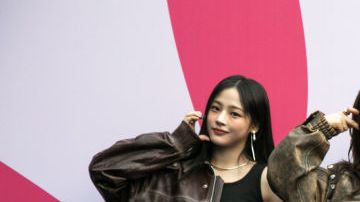 SEOUL, SOUTH KOREA - FEBRUARY 1: (L-R) Minji, Danielle, Hearin, Hanni, and Hyein, members of NewJeans, a K-pop girl band, pose during a photo call for JULYCOLUMN at Seoul Fashion Week F/W 2024 on February 1, 2024 in Seoul, South Korea. (Photo by Jean Chung/Getty Images)