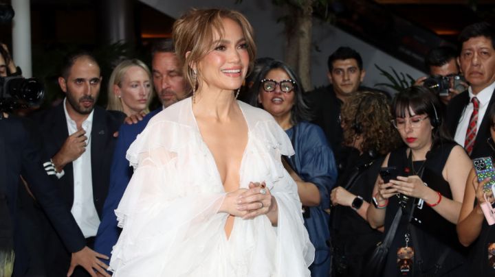 Jennifer Lopez attends the 'Atlas' Mexico City Fan Event.
