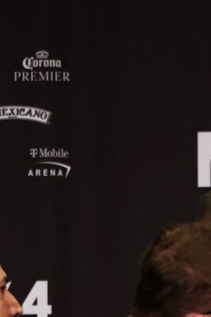 LAS VEGAS, NEVADA - MAY 01: Saul Canelo Alvarez argues with Oscar De La Hoya (R) at the Saul Canelo Alvarez vs. Jaime Munguia final press conference at MGM Grand Hotel & Casino on May 01, 2024 in Las Vegas, Nevada. (Photo by Cris Esqueda/Golden Boy/Getty Images)