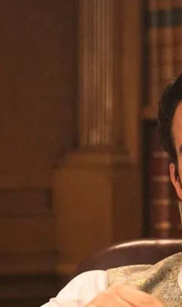 Luke Thompson as Benedict in Bridgerton season 3