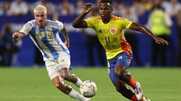 MIAMI GARDENS, FLORIDA - JULY 14: Jhon Arias of Colombia controls the ball during the CONMEBOL Copa America 2024 Final match between Argentina and Colombia at Hard Rock Stadium on July 14, 2024 in Miami Gardens, Florida. (Photo by Omar Vega/Getty Images)