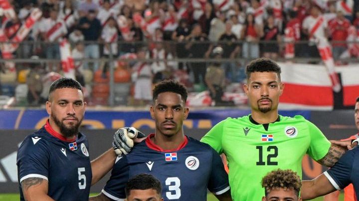 Dominican Republic's players pose for a picture before the start of the international friendly football match between Peru and Dominican Republic at the Monumental Stadium in Lima on March 26, 2024. (Photo by ERNESTO BENAVIDES / AFP) (Photo by ERNESTO BENAVIDES/AFP via Getty Images)