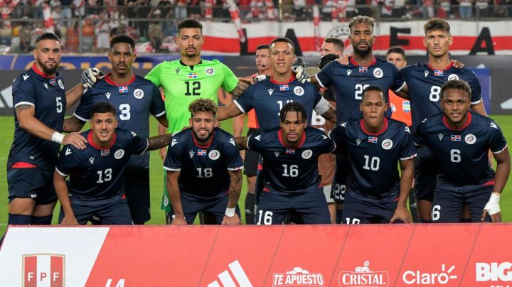 Dominican Republic's players pose for a picture before the start of the international friendly football match between Peru and Dominican Republic at the Monumental Stadium in Lima on March 26, 2024. (Photo by ERNESTO BENAVIDES / AFP) (Photo by ERNESTO BENAVIDES/AFP via Getty Images)