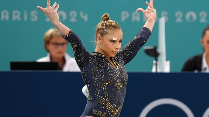 PARIS, FRANCE - JULY 30: Flavia Saraiva of Team Brazil competes on the Floor during the Artistic Gymnastics Women's Team Final on day four of the Olympic Games Paris 2024 at Bercy Arena on July 30, 2024 in Paris, France. (Photo by Jamie Squire/Getty Images)