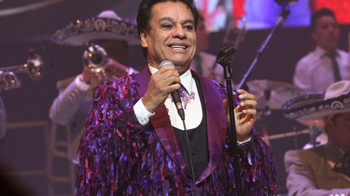 LOS ANGELES, CA - SEPTEMBER 18: Singer Juan Gabriel performs on stage at Nokia Theatre L.A. Live on September 18, 2014 in Los Angeles, California. (Photo by JC Olivera/Getty Images)