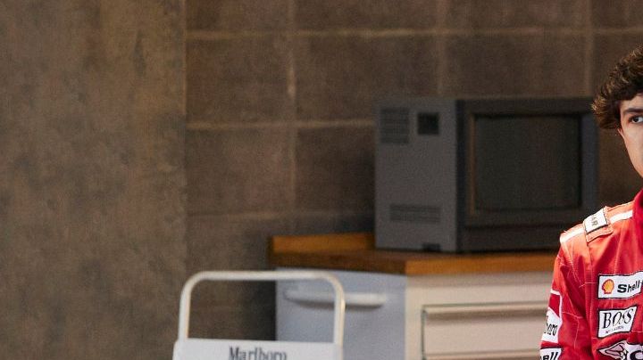 SENNA. (L to R) Gabriel Leone as Ayrton Senna in Senna. Cr. Alan Roskyn/Netflix ©2024