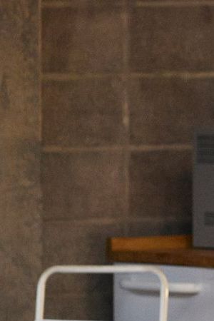 SENNA. (L to R) Gabriel Leone as Ayrton Senna in Senna. Cr. Alan Roskyn/Netflix ©2024