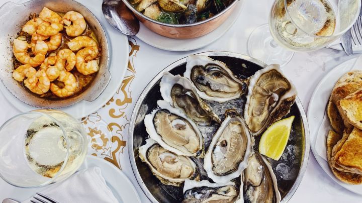 Oysters, shrimps and clams at seafood restaurant - stock photo