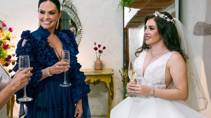 Love is Blind: México. (L to R) Lucy Chaparro, Irais Ramírez in Love is Blind: México. Cr. Courtesy of Netflix ©2024