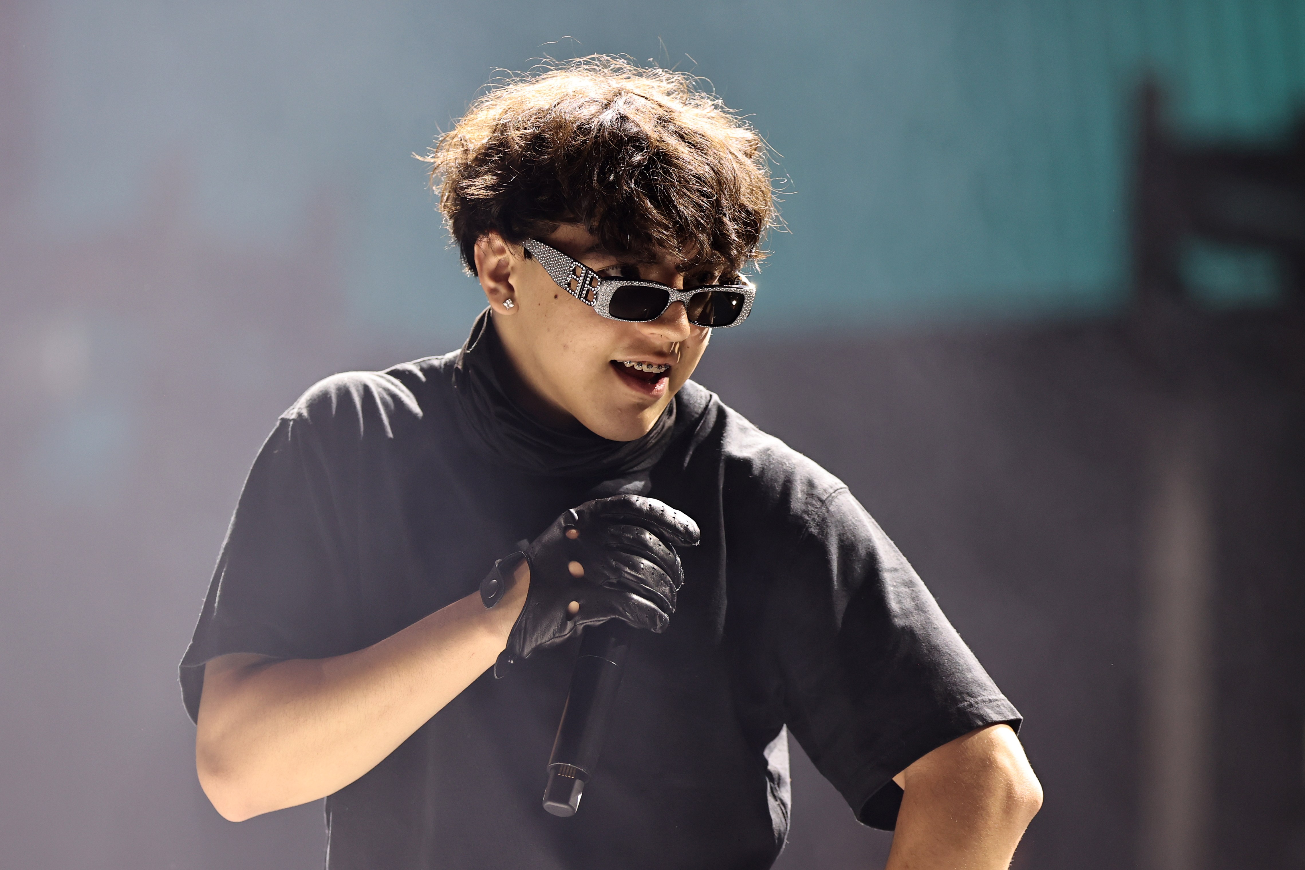 LISTEN Xavi Announces Debut Album With New Single Flores listen-xavi-announces-debut-album-with-new-single-flores