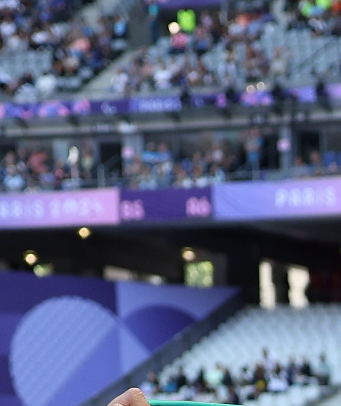 PARIS, FRANCE - SEPTEMBER 02: Gold medalist Gloria Zarza Guadarrama of Team Mexico celebrates with a Mexico flag after winning during the Women's Shot Put F54 Final on day five of the Paris 2024 Summer Paralympic Games at Stade de France on September 02, 2024 in Paris, France. (Photo by Ezra Shaw/Getty Images)