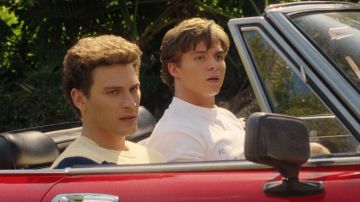 Monsters The Lyle And Erik Menendez Story. (L to R) Cooper Koch as Erik Menendez, Nicholas Chavez as Lyle Menendez in episode 204 of Monsters: The Lyle And Erik Menendez Story. Cr. Courtesy Of Netflix © 2024