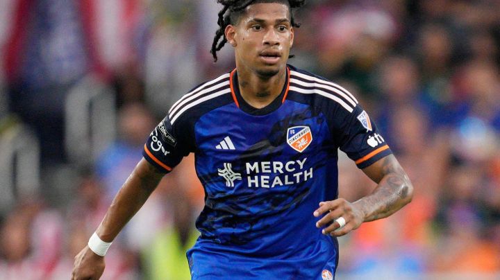 CINCINNATI, OHIO - JULY 27: Marco Angulo #8 of FC Cincinnati dribbles during the first half of a Leagues Cup match against Guadalajara at TQL Stadium on July 27, 2023 in Cincinnati, Ohio. (Photo by Jeff Dean/Getty Images)