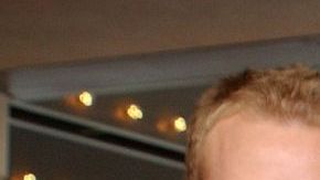 396787 23: The cast of "Malcolm In The Middle" give a thumbs up sign at the 53rd Annual Primetime Emmy Awards at the Shubert Theater November 4, 2001 in Los Angeles, CA. (L-R) Actors Christopher Masterson, Frankie Muniz, Erik Per Sullivan (front center), Bryan Cranston and Justin Berfield. (Photo by Vince Bucci/Getty Images)