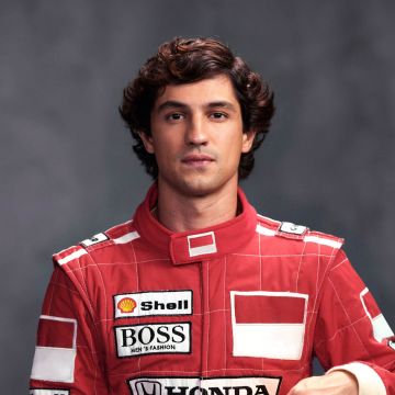 SENNA. Gabriel Leone as Ayrton Senna in Senna. Cr. Kurt Iswarienko/Netflix ©2024