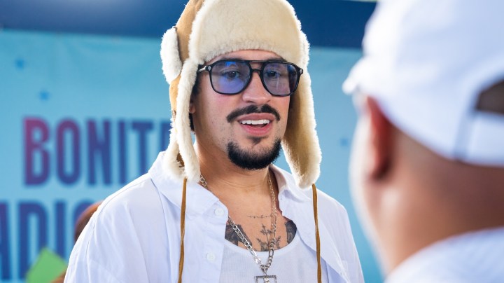 Bad Bunny_DeBÍ TiRAR MáS FOToS