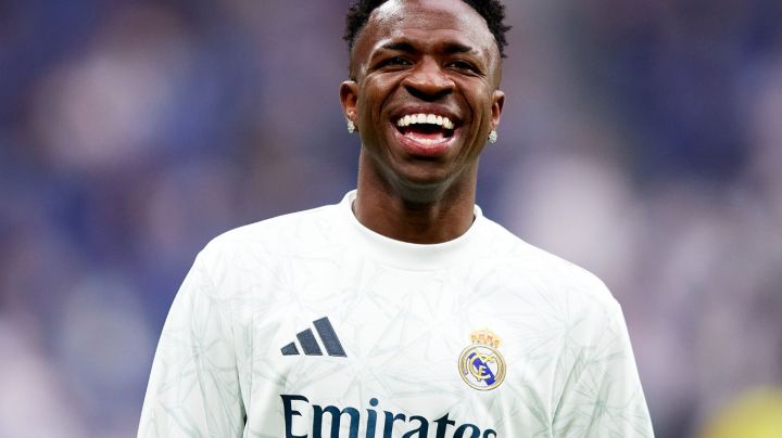 MADRID, SPAIN - NOVEMBER 09: Vinícius Júnior of Real Madrid reacts prior to the LaLiga match between Real Madrid CF and CA Osasuna at Estadio Santiago Bernabeu on November 09, 2024 in Madrid, Spain. (Photo by Alvaro Medranda/Quality Sport Images/Getty Images)