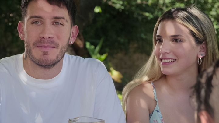Love Is Blind Argentina S1. (L to R) Santiago M., Emily Ceco in Love Is Blind Argentina S1. Cr. Courtesy of Netflix / Netflix ©2024