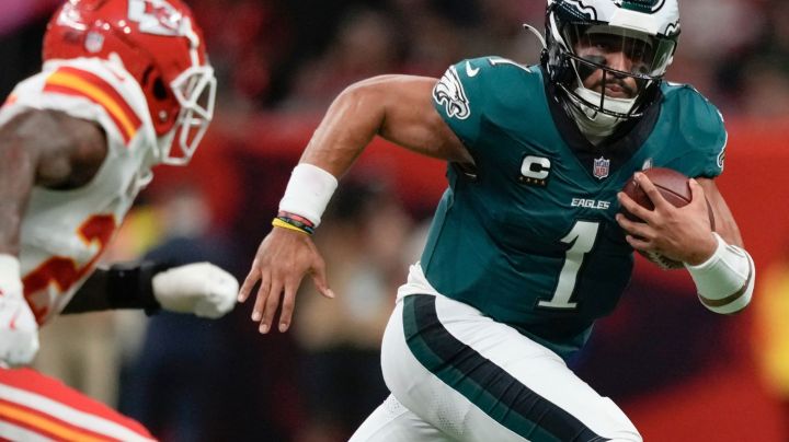 Philadelphia Eagles quarterback Jalen Hurts (1) runs during the first half of the NFL Super Bowl 59 football game against the Kansas City Chiefs, Sunday, Feb. 9, 2025, in New Orleans. (AP Photo/Matt Slocum)