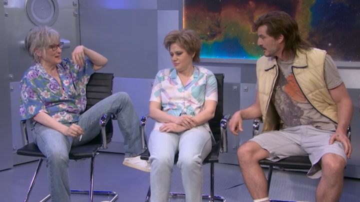 Meryl Streep, Kate McKinnon and Pedro Pascal in Alien Abduction sketch for SNL: Anniversary Special