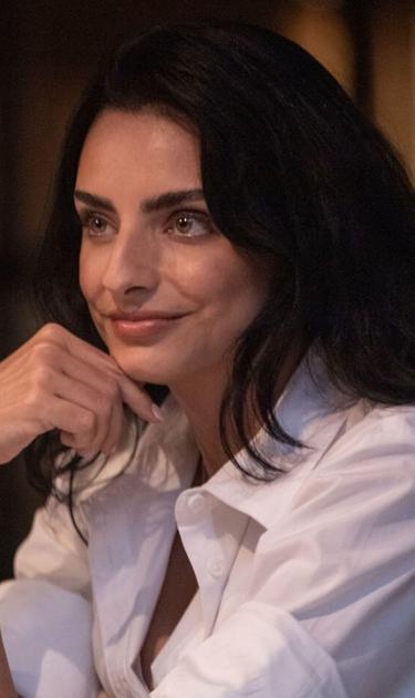 Aislinn Derbez in Entre Paredes