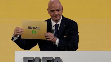 FIFA President Gianni Infantino announces that Brazil is chosen to host soccer's 2027 Women's World Cup at the FIFA Congress in Bangkok, Thailand, Friday, May 17, 2024.(AP Photo/Sakchai Lalit)