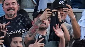 Botafogo's Igor Jesus celebrates towards fans after scoring his team's first goal during the Club World Cup group B soccer match between PSG and Botafogo in Pasadena, Calif., Thursday, June 19, 2025. (AP Photo/Gregory Bull)