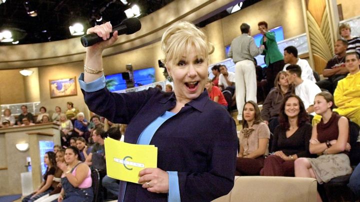 Latin media personality Cristina Saralegui poses for the cameras during a break from taping of her show Wednesday, Nov. 28, 2001, at the Blue Dolphin Studio in Miami. Saralegui next month will end her 12-year stint as host of the ``The Cristina Show,'' a weekly daytime program that draws an estimated 100 million viewers worldwide. (AP Photo/Tony Gutierrez)