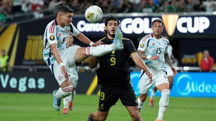 Costa Rica's Manfred Ugalde kicks the ball away from Mexico's Raul Jimenez during a CONCACAF Gold Cup soccer match Sunday, June 22, 2025, in Las Vegas. (AP Photo/John Locher)